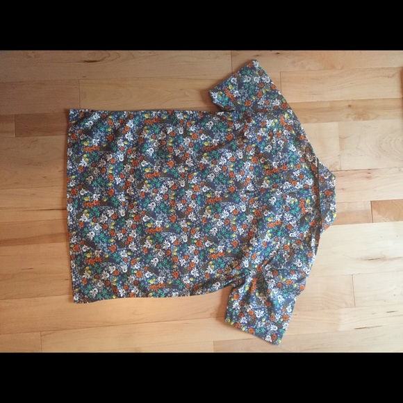 Land’s End kids’ button down short sleeve shirt. - Picture 2 of 5